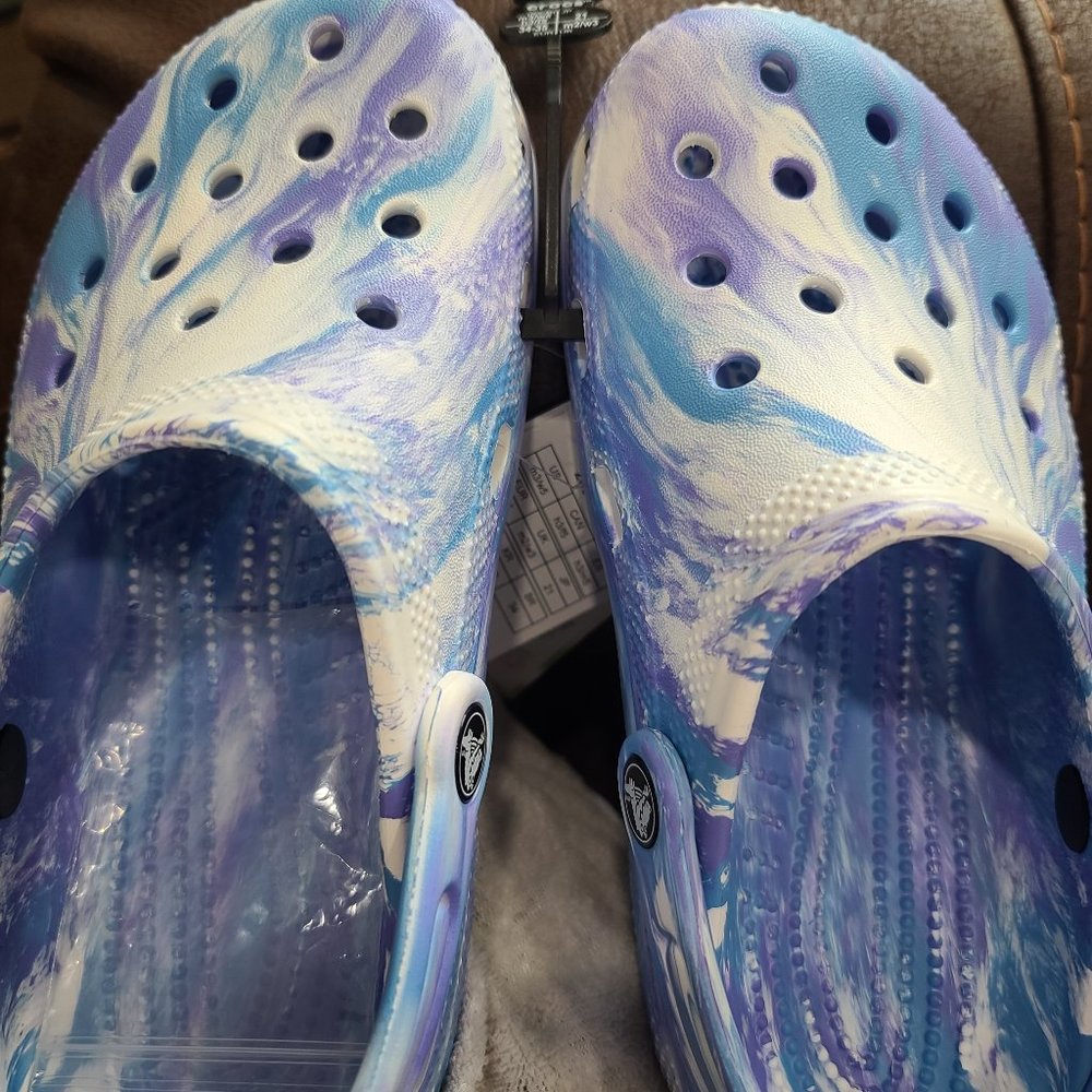Womens size 5 Crocs